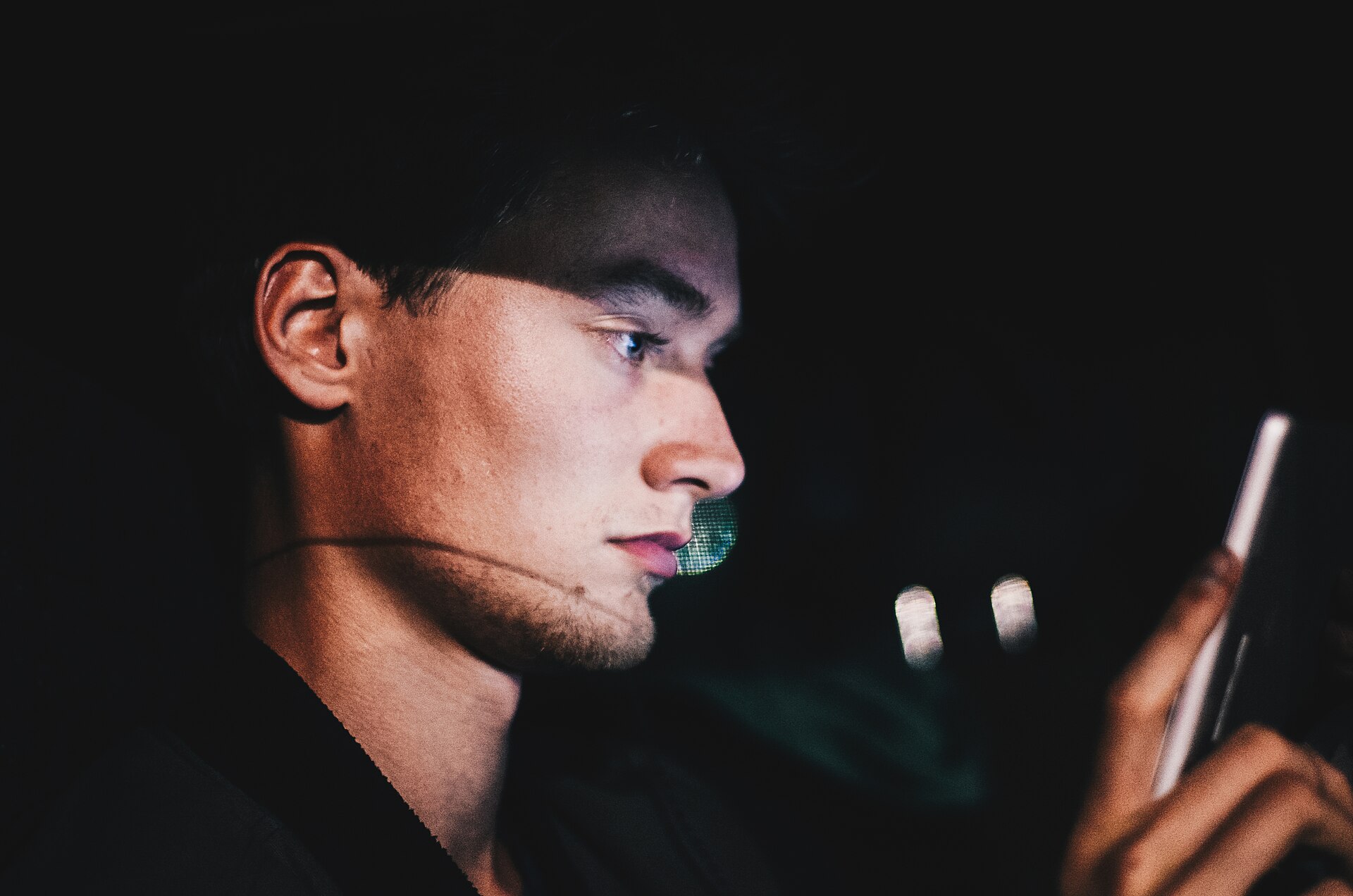Late Night Wifi (Unsplash)